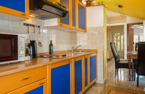 Marsici Apartment | Beautiful apartment for 6 guests with WIFI, A/C, TV, patio and pets allowed
