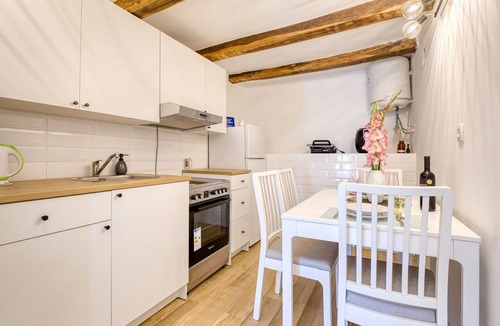 Rukavac Apartment | Beautiful apartment for 3 guests with A/C, private pool, WIFI, TV and terrace