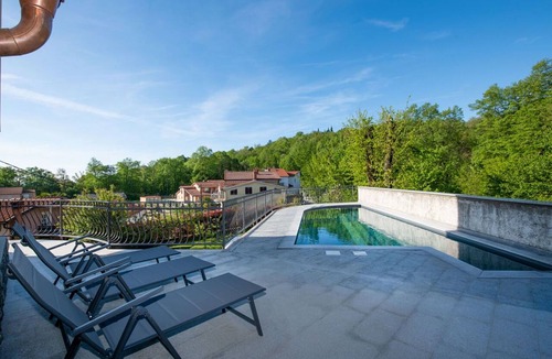 Kuceli Apartment | Beautiful apartment for 4 people with WIFI, A/C, pool, hot tub, TV, terrace and panoramic view