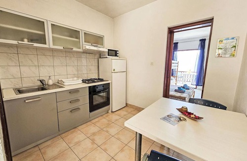 Bogomolje Apartment | Beautiful apartment for 4 guests with WIFI, A/C, TV and terrace