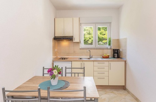 Bratus Apartment | Beautiful apartment in Krvavica