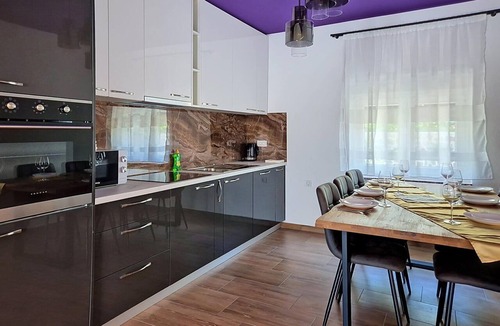Obrovac Apartment | Beautiful apartment in Obrovac with WiFi