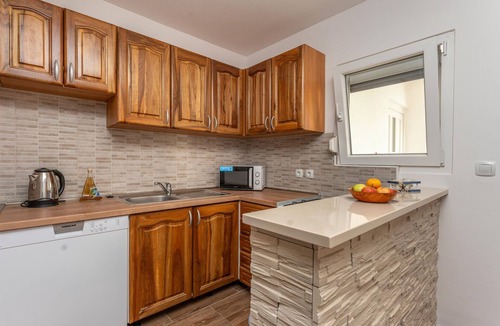 Zdrelac Apartment | Beautiful apartment in Zdrelac with WiFi
