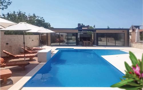 Kastel Stari Apartment | Beautiful Apartment In Kastel Stari With Wifi