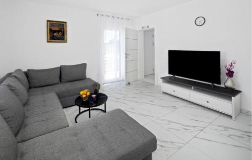Murine Apartment | Beautiful Apartment In Umag