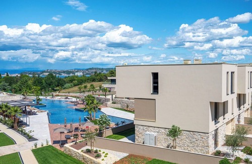 Savudrija House | Beautiful apartment in villa for 5 people with A/C, WIFI, hot tub, pool, TV and terrace