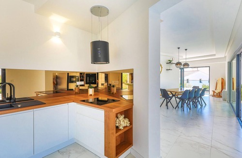 Okrug Gornji House | Beautiful home in Okrug Gornji with sauna