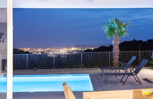 Klis House | Beautiful home in Klis with WiFi