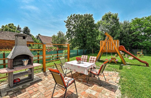 Vrbovec House | Beautiful home in Lonjica with WiFi