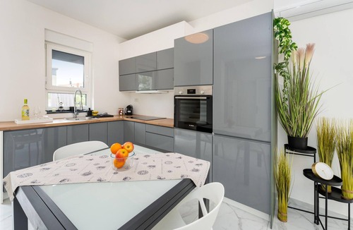 Maslenica House | Beautiful home in Maslenica with WiFi