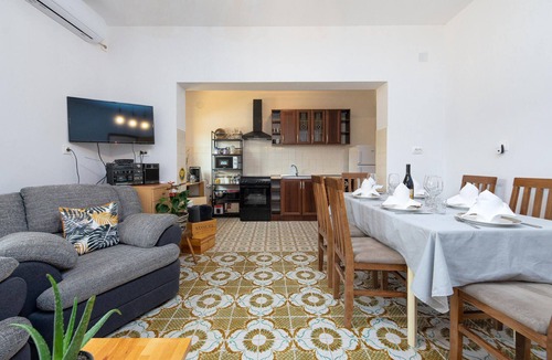 Obrovac House | Beautiful home in Muskovci with WiFi