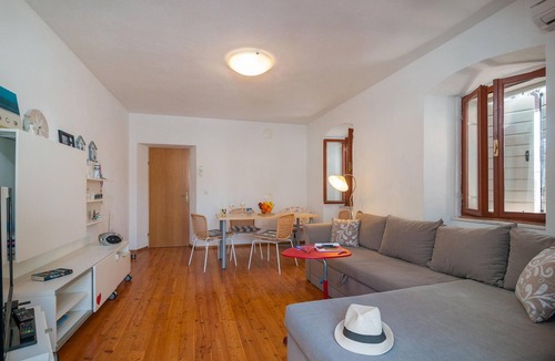 Pucisca House | Beautiful home in Pucisca with house sea view