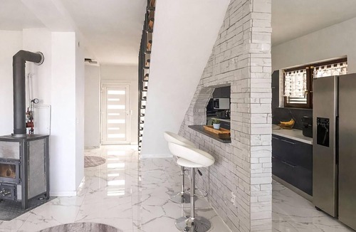 Sukosan House | Beautiful home in Sukosan with WiFi