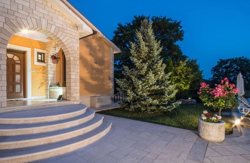 Trviz Villa | Beautiful new villa, lush fenced-in garden, private pool