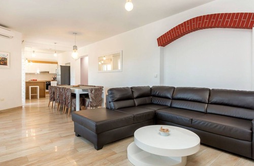 Premantura Villa | Beautiful private villa for 10 people with WIFI, private pool, A/C, TV and terrace