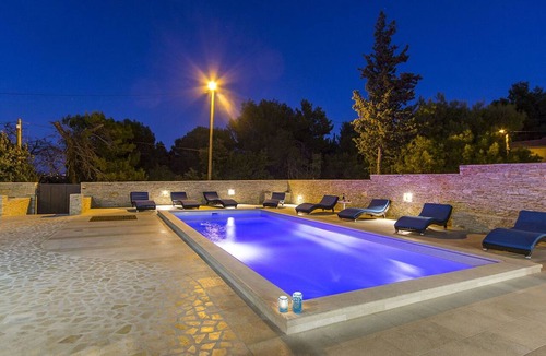 Premantura Villa | Beautiful private villa for 10 people with WIFI, private pool, A/C, TV and terrace