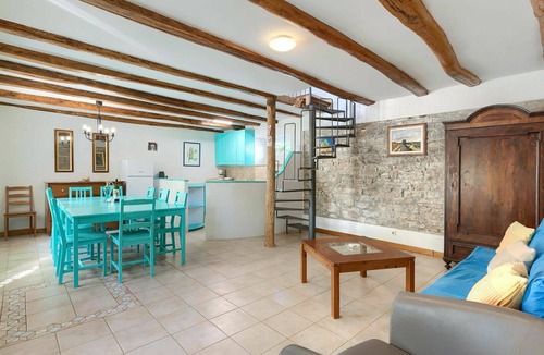 Laginji House | Beautiful private villa for 10 guests with WIFI, private pool, TV, patio and pets allowed