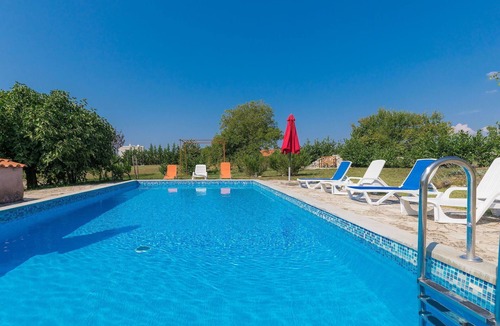 Laginji House | Beautiful private villa for 10 guests with WIFI, private pool, TV, patio and pets allowed