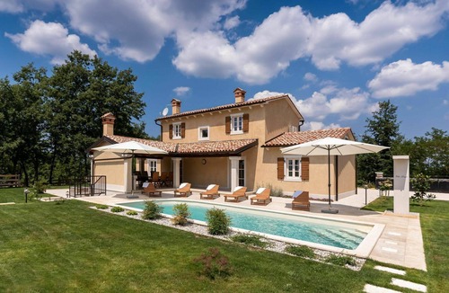 Bazgalji Villa | Beautiful private villa for 6 guests with WIFI, A/C, private pool, TV, terrace and pets allowed