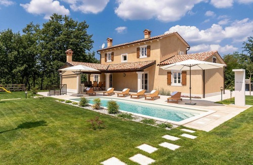 Bazgalji Villa | Beautiful private villa for 6 guests with WIFI, A/C, private pool, TV, terrace and pets allowed