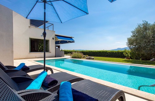 Rubesi Villa | Beautiful private villa for 10 guests with private pool, A/C, WIFI, TV and terrace