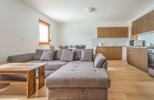 Viskovo House | Beautiful private villa for 10 people with WIFI, private pool, A/C, TV and terrace