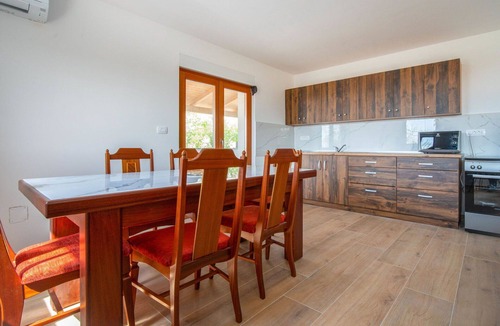 Viskovo House | Beautiful private villa for 10 people with WIFI, private pool, A/C, TV and terrace