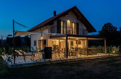 Fuzine House | Beautiful private villa for 4 people with A/C, WIFI, hot tub, TV, terrace and pets allowed