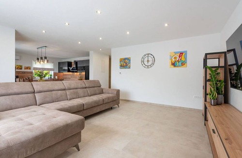 Rukavac House | Beautiful private villa for 8 people with private pool, A/C, WIFI, TV and terrace