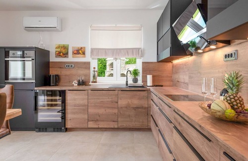 Rukavac House | Beautiful private villa for 8 people with private pool, A/C, WIFI, TV and terrace
