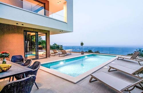Medveja Villa | Beautiful private villa for 8 guests with WIFI, private pool, A/C, TV and terrace