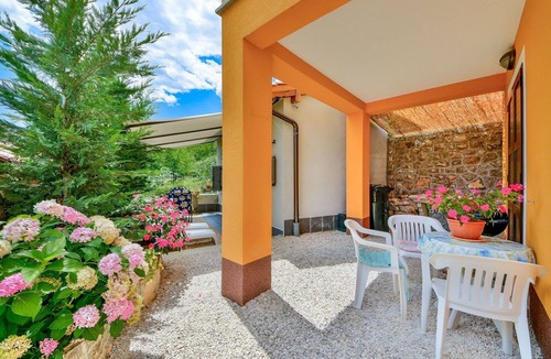 Opric House | Beautiful private villa for 2 people with WIFI, A/C, TV, terrace and pets allowed