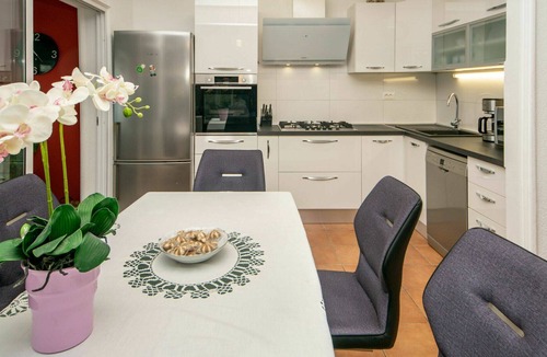Zrnovnica House | Beautiful private villa with A/C, private pool, WIFI, TV, terrace, panoramic view and parking