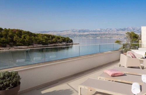 Splitska Villa | Beautiful private villa for 12 guests with A/C, private pool, WIFI, TV, terrace and pets allowed