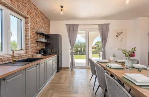 Bila Vlaka House | Beautiful private villa for 6 people with WIFI, A/C, private pool, TV, terrace and pets allowed