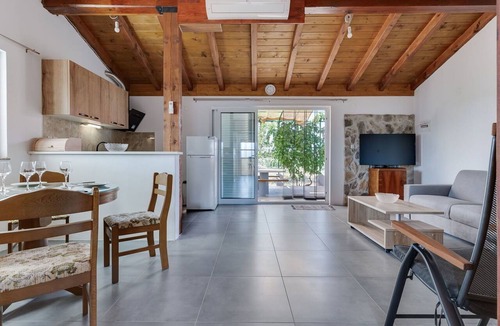 Zaton House | Beautiful private villa for 4 guests with WIFI, A/C, TV and terrace