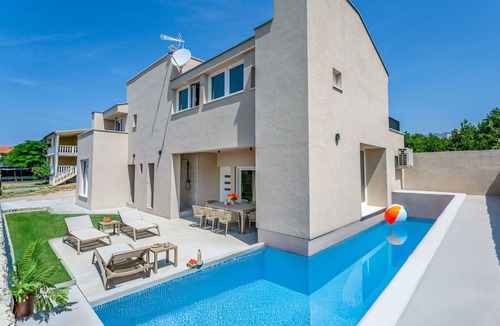 Maslenica Villa | Beautiful private villa for 8 guests with A/C, private pool, WIFI, TV and terrace