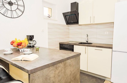 Benkovac House | Beautiful private villa for 6 guests with A/C, WIFI, private pool, TV and terrace