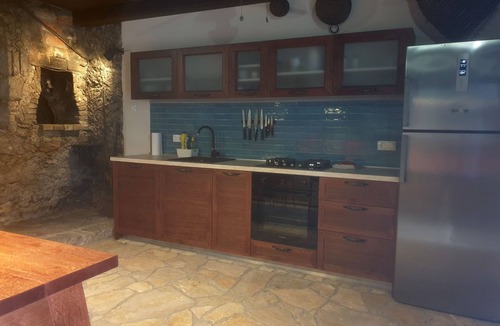 Mali Iz House | Beautiful rustic dalmatian stone house