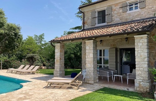 Vizinada Villa | Beautiful stone villa with private pool and sea view