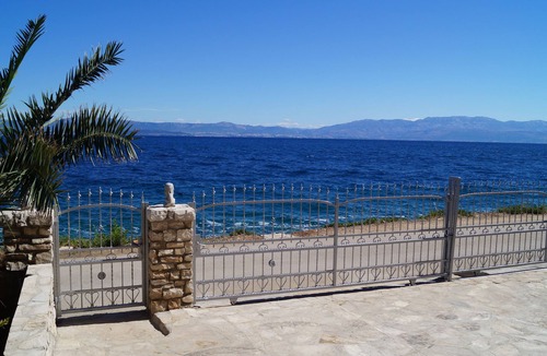 Stomorska House | Beautiful vacation home in the 1st row directly by the seaVilla Viktoria