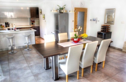 Pobri House | Beautiful villa for 10 guests with hot tub, A/C, WIFI, private pool, TV and patio