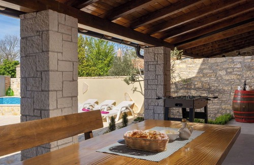 Butkovici House | Beautiful villa for 5 guests with A/C, WIFI, private pool, TV, terrace and pets allowed