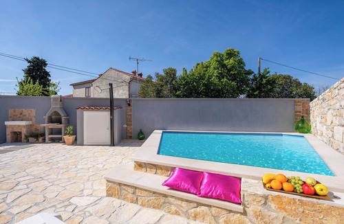 Butkovici House | Beautiful villa for 5 guests with A/C, WIFI, private pool, TV, terrace and pets allowed