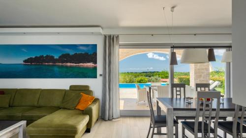 Vrh Lasici Villa | Beautiful Villa Marika with pool in Vizinada