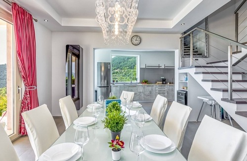 Golubici Villa | Beautiful Villa Over The Hilltop with a pool