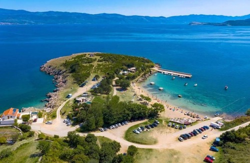 Risika House | Beautiful villa with a pool, ocean view, and sandy beach by TRAVELER Tourist Agency Krk