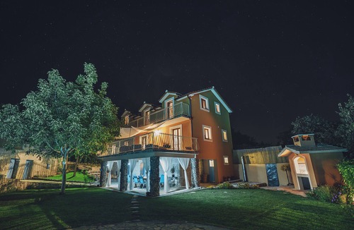 Zmijavci Villa | BEAUTIFUL VILLA WITH PRIVATE SWIMMING POOL AND OUTSIDE BARBICUE NEAR MAKARSKA