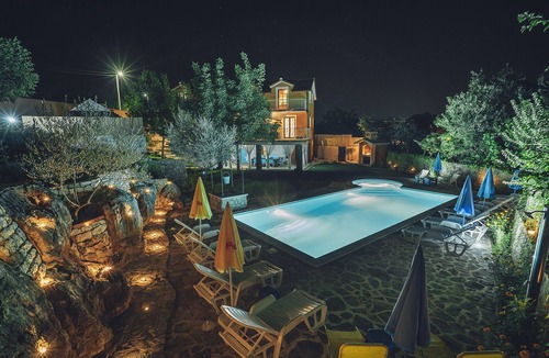 Zmijavci Villa | BEAUTIFUL VILLA WITH PRIVATE SWIMMING POOL AND OUTSIDE BARBICUE NEAR MAKARSKA