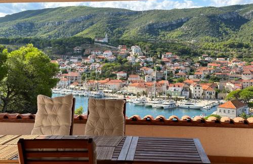 Island Hvar Apartment | BellaVista Jelsa 2+2